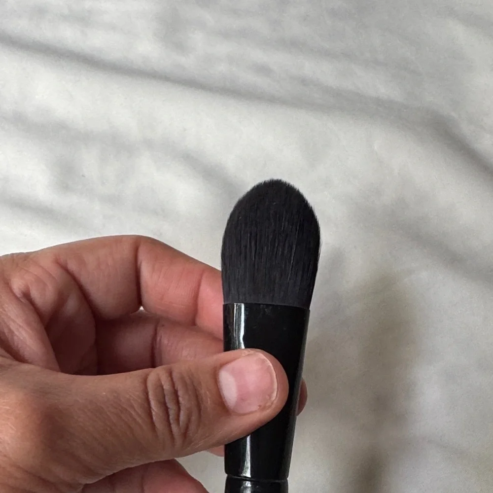 IT Cosmetics Black Silky Foundation Brush